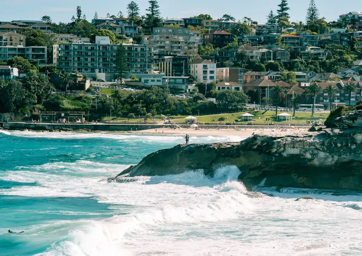 Olas rompiendo en la costa australiana